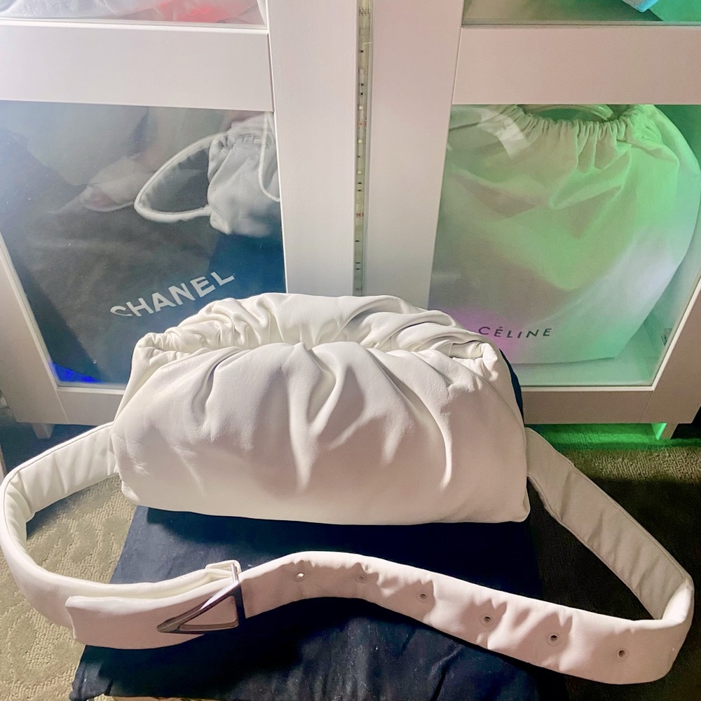 ❤️ BOTTEGA VENETA WHITE SOFT LEATHER POUCH BODY BAG by: Bottega  VENETA